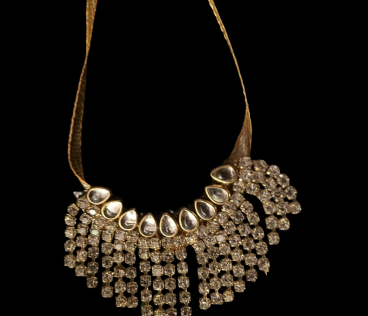 Graceful Kundan and Jarkan Necklace with Ear Studs - Image 3